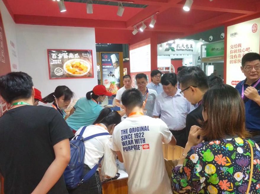 每日上千參展游客品嘗蒸瀏記36道鮮味，受到參展游客的一致好評